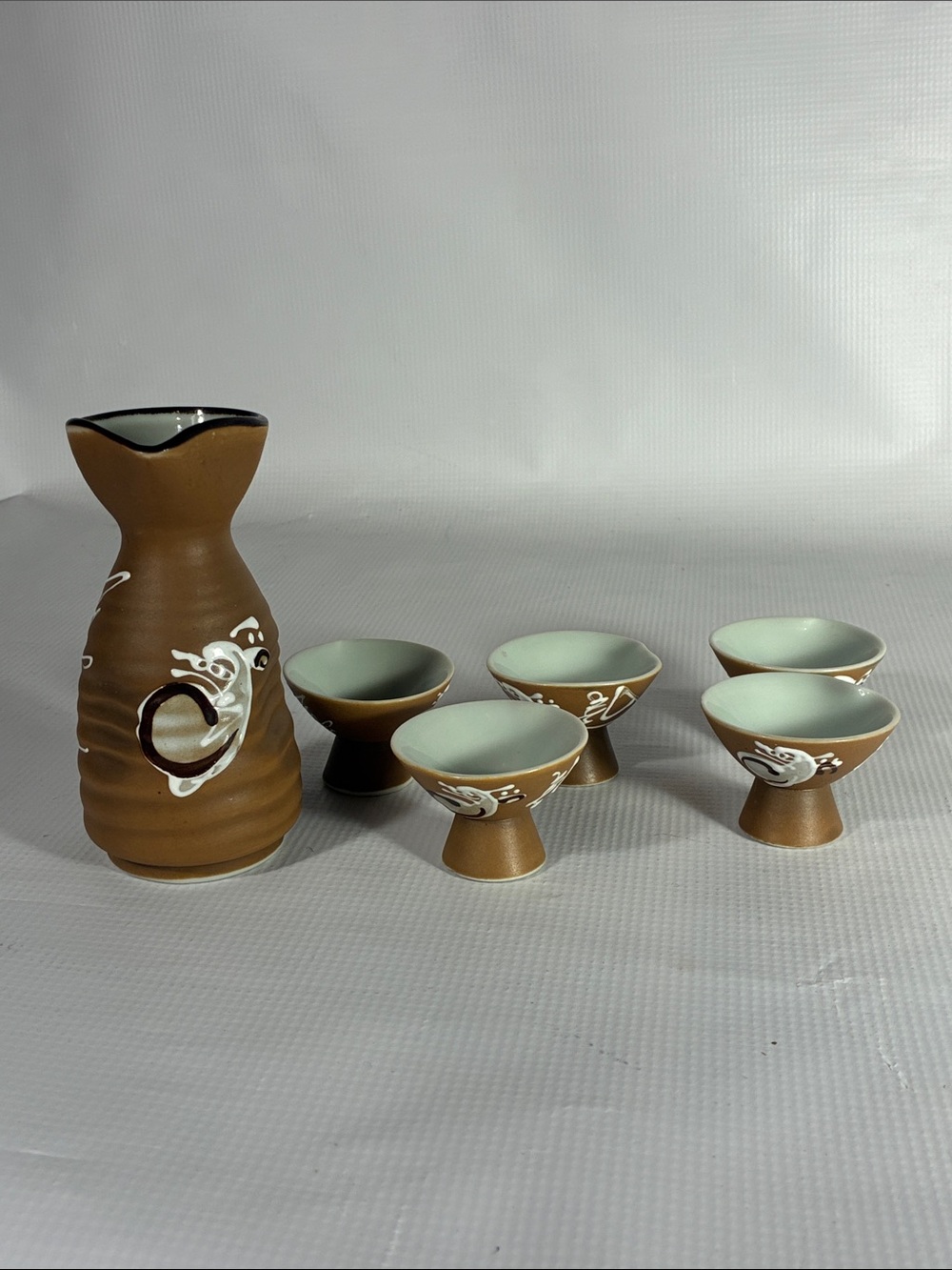 Vintage Japanese Ceramic Sake Set Tokkuri Carafe & 5 Ochoko Cups Brown White MCM